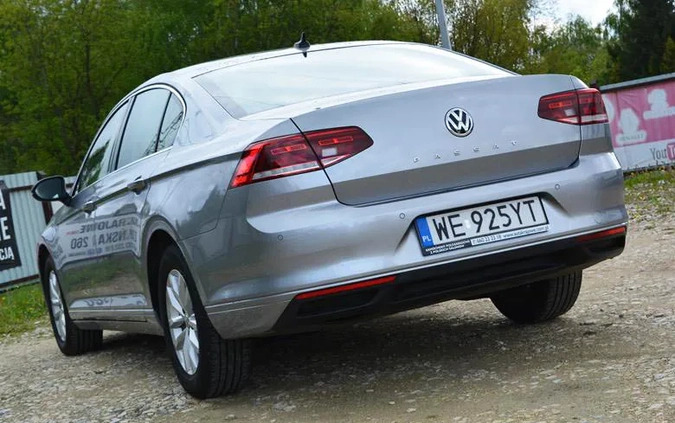 Volkswagen Passat cena 79900 przebieg: 122000, rok produkcji 2020 z Moryń małe 596